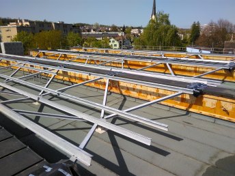 15.04.2024: Stahlbau fr Solarthermie beim Schulhaus Egelsee Kreuzlingen montiert
